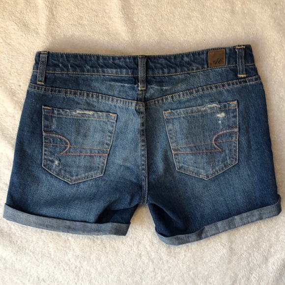 American Eagle Outfitters Blue Medium Wash Distressed Midi Shorts Size 6 - Picture 11 of 14
